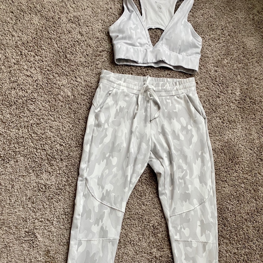 Buff Bunny Snow Camo Set (M) Joggers and Bra